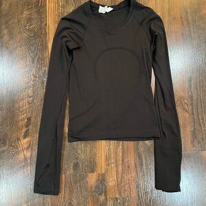 women’s lululemon black long sleeve swiftly top